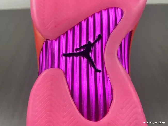 Rep Retro Jordan (W) Shocking Low Pink DH4121-600 14 0520